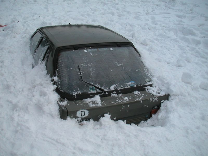 Zapadaný auto u Hvězdy, 28.února 2004