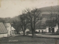 Křižovatka ve Sklenařicích v roce 1930