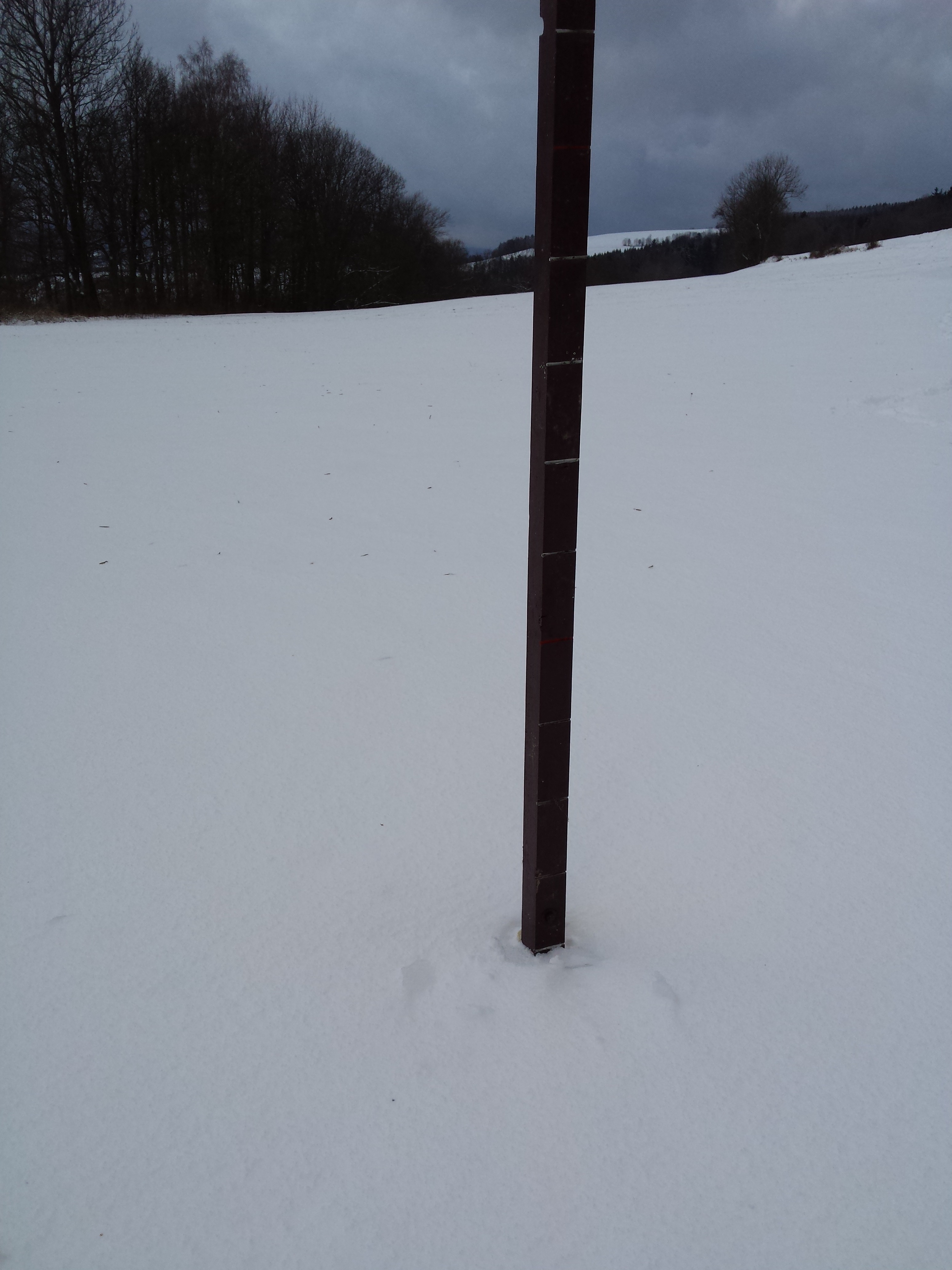 Sněhoměrná tyč ve Sklenařicích, 4.1.2015 (10 cm)
